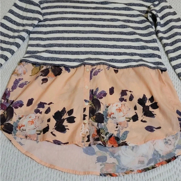 🖤Anthropologie 9 H15 Stylish Top🖤 - Picture 4 of 5